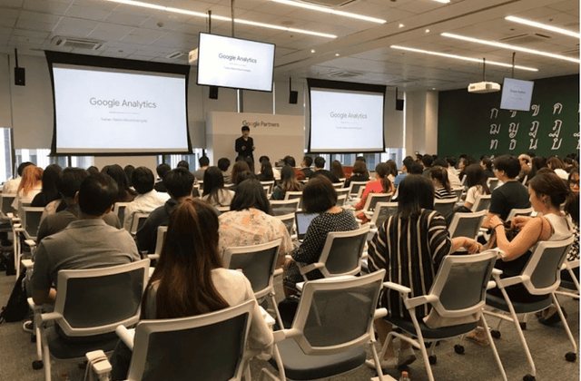 อ.เบิร์ด Google Thailand — บรรยาย Google Analytics บนเวที Google Partners